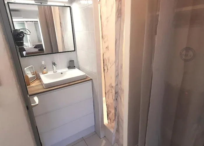 319, Port Nature 3 Au Village Naturiste * Agde